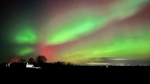 Still pictures of Aurora borealis in cold November