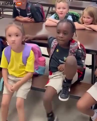 YOU LOOK LIKE A MONKEY AND YOU SMELL LIKE ONE TOO! 🐒😂🐒