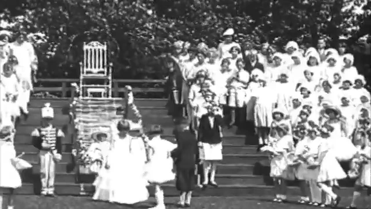 MAY FESTIVAL ON THE VILLAGE... - MAY FESTIVAL ON THE VILLAGE GREEN, GREENFIELD,MICHIGAN - fc-fc-4054