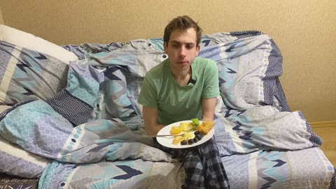 Только проснулся и сразу за фрукты 🍎🍌