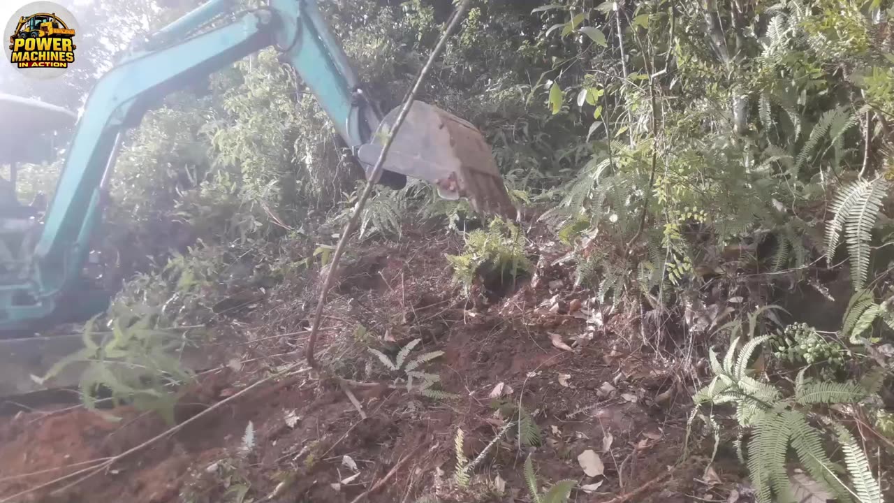 This Road Shouldn’t Exist… Excavator POV on a Steep Forest Mountain