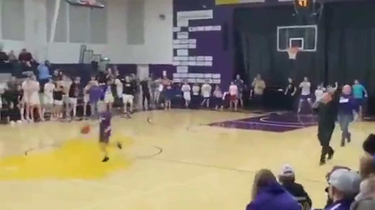 This kid had to make 4 shots in 25 seconds to win $10k.