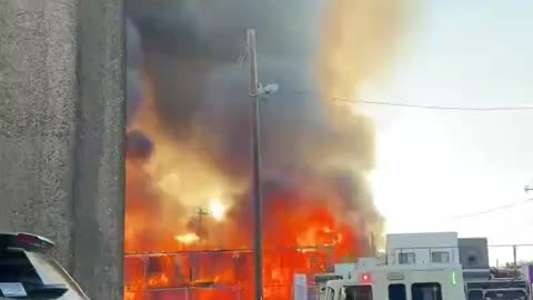 Massive 5 alarm fire burning in Austin, Texas, near the University of Texas. 