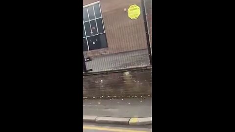 🚨 Moment police shot the suspect following reports of a mass stabbing outside
