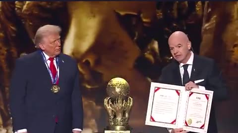 BREAKING : Infantino gave Trump the 2025 FIFA Peace Prize, is he worthy? 🤔
