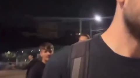 Youtuber connects from Milan for a live broadcast and is surrounded and beaten by