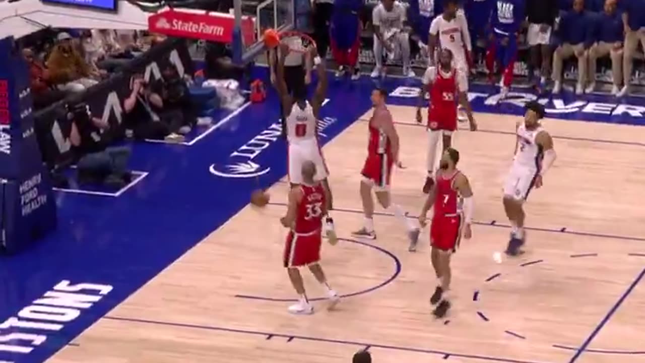 NBA - Cade Cunningham just vibes with the ball... Quick snatch behind into the quick lob pass 🥱