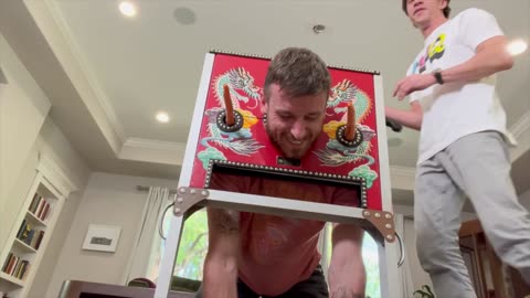 I ordered a guillotine and show the secret