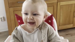 Mommy Brushes Baby Kayla’s Hair for the First Time 💕🪮