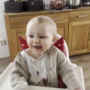 Mommy Brushes Baby Kayla’s Hair for the First Time 💕🪮