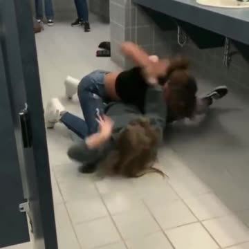Girl fight in school toilets