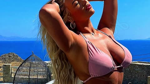 Sophie O'Neil - Swimsuit Model - Influencer - Biography