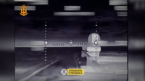 🐝🚤 Ukrainian FPV drones taking off from maritime drone attack armored