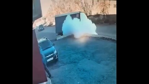 Peatón por poco se quema vivo por explosión de un camión