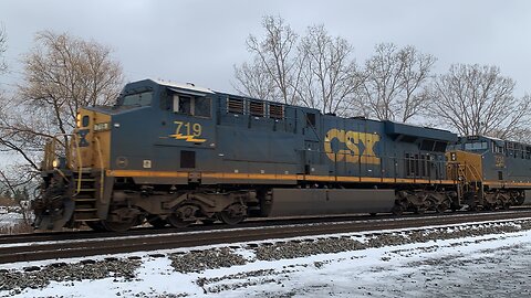 Nice 4 CSX engines leading a fast Train