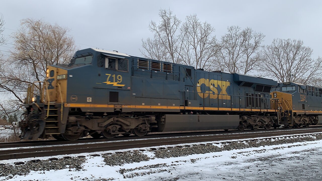 Nice 4 CSX engines leading a fast Train