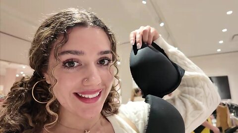 mckinzie valdez Beauty Model Shows Christmas Shopping Vlog That Fans Love 😍