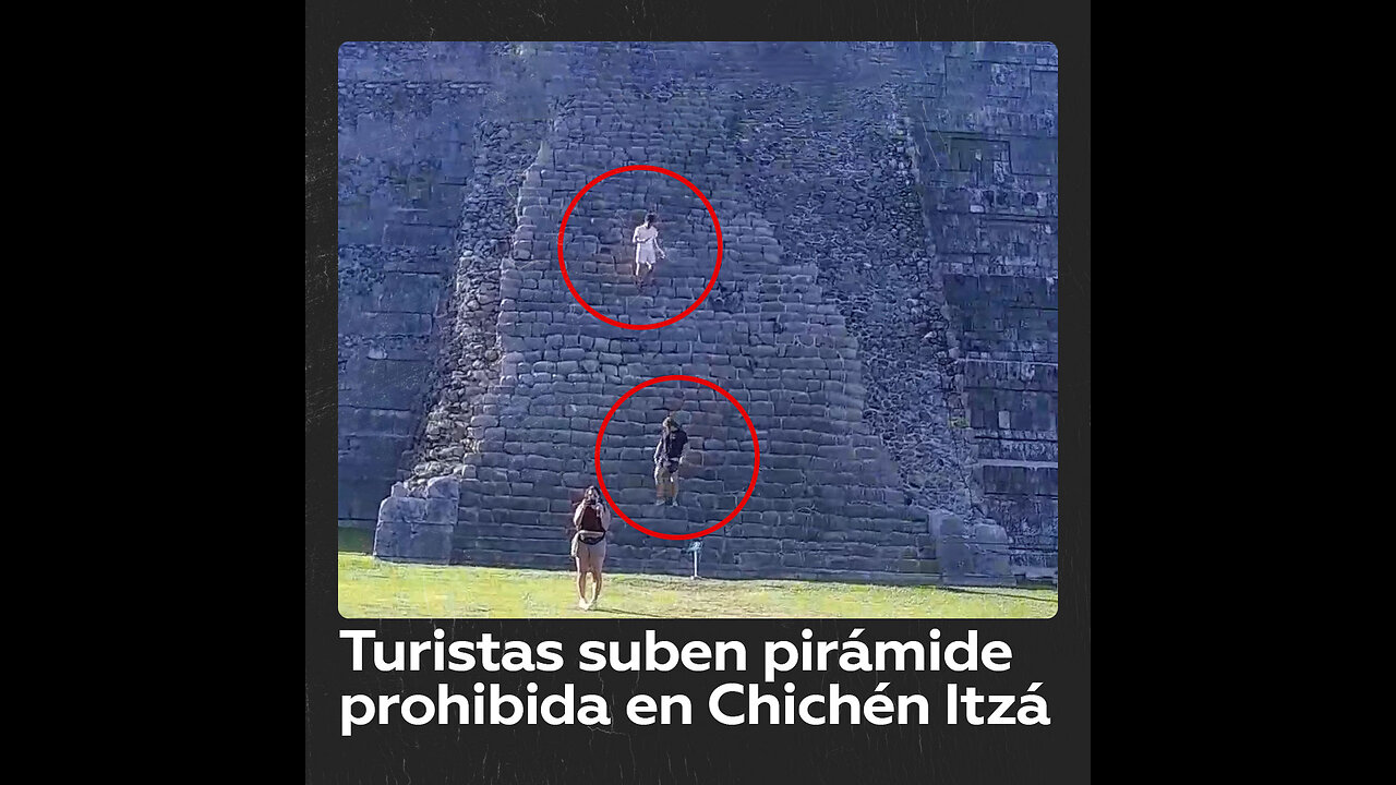 Rompiendo la ley, turistas escalan una pirámide en Chichén Itzá