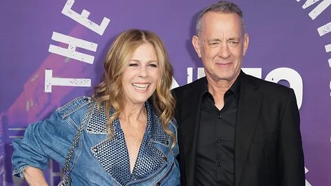 Tom Hanks & Rita Wilson walk out from #SNL50 concert