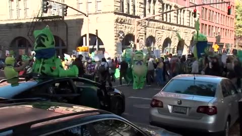 Portland ‘No Kings’ protest draws ‘tens of thousands,’ police say