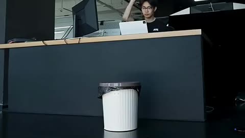 dustbin that chases garbage!🗑