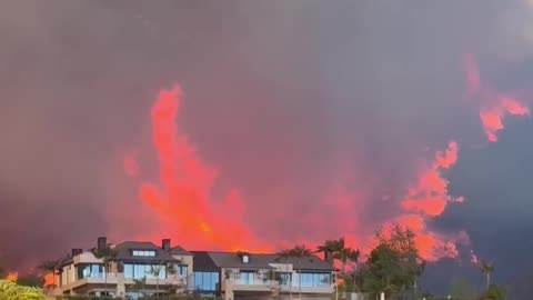 Massive Fire Strikes California 🥲