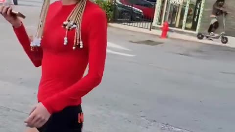 Woman gets offended by a white girl with braids