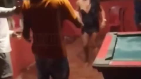 Woman knocks man out then kicks him in the head inside pool hall - Brazil