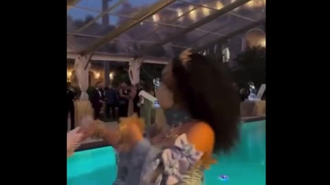 Mar-a-Lago guests got aristocrat cosplay and entertainers in animal masks dancing like it’s Versailles.