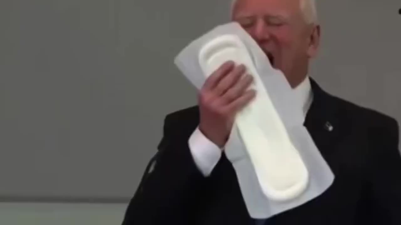 The internet remains UNDEFEATED.. 😭😭