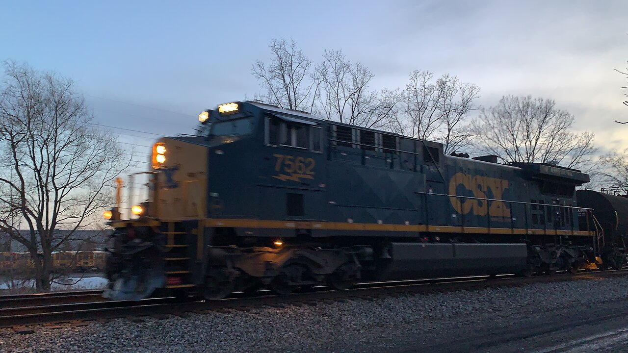 CSX Train engine 7562 leads with DPU 7501