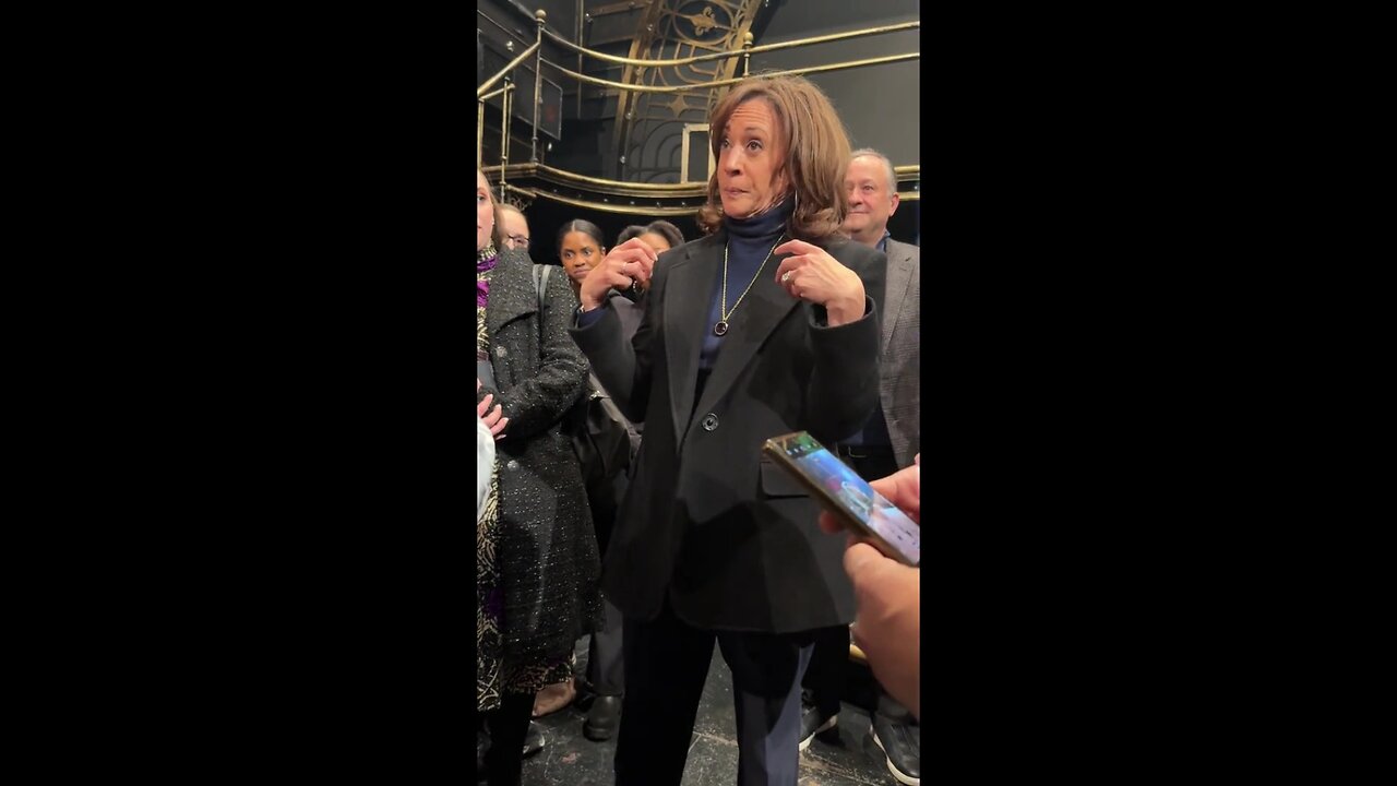 Kamala Harris shares inspiring Word Salad with cast of "A Wonderful World" Broadway play