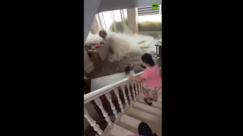 Typhoon Matmo spares nothing in China: Restaurants torn up, people thrown from bikes, vehicles abandoned 🙏 Footage from Weather Monitor