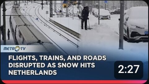 Heavy Snowfall Disrupts Travel Across Netherlands
