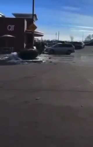 3 Police Officers Shot at QuikTrip in Omaha, Nebraska; Suspect Dead