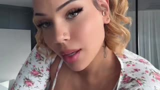 🍑 She Got Pretty Eyes And A Hot Body 💯🔥