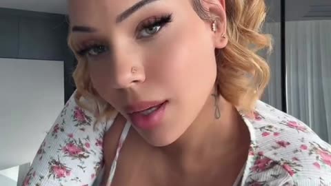 🍑 She Got Pretty Eyes And A Hot Body 💯🔥