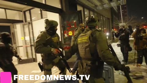 Border Patrol agents point weapons at press as they reportedly were preparing to evacuate agents