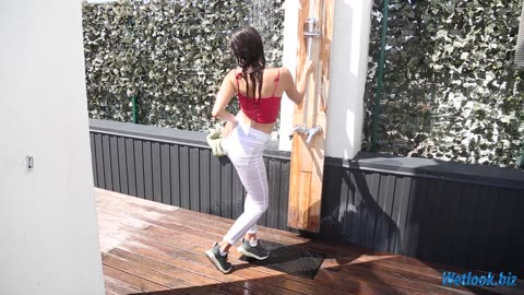 Wetlook girl in shower