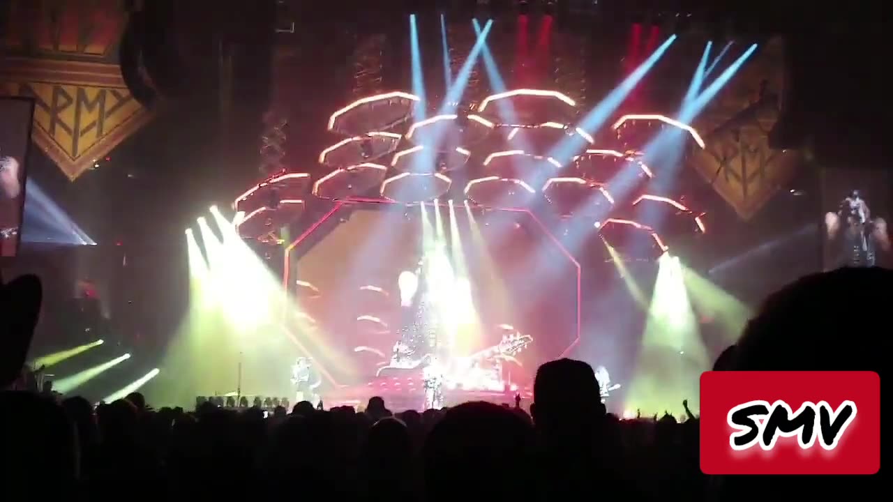 #ShittyMillennialVideos📱📹🎬 KISS 💋 - Heaven's On Fire ⛪🔥 @ Moda Center Portland, OR 02/01/2019