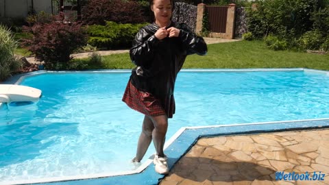 Wetlook girl in Skirt and tights