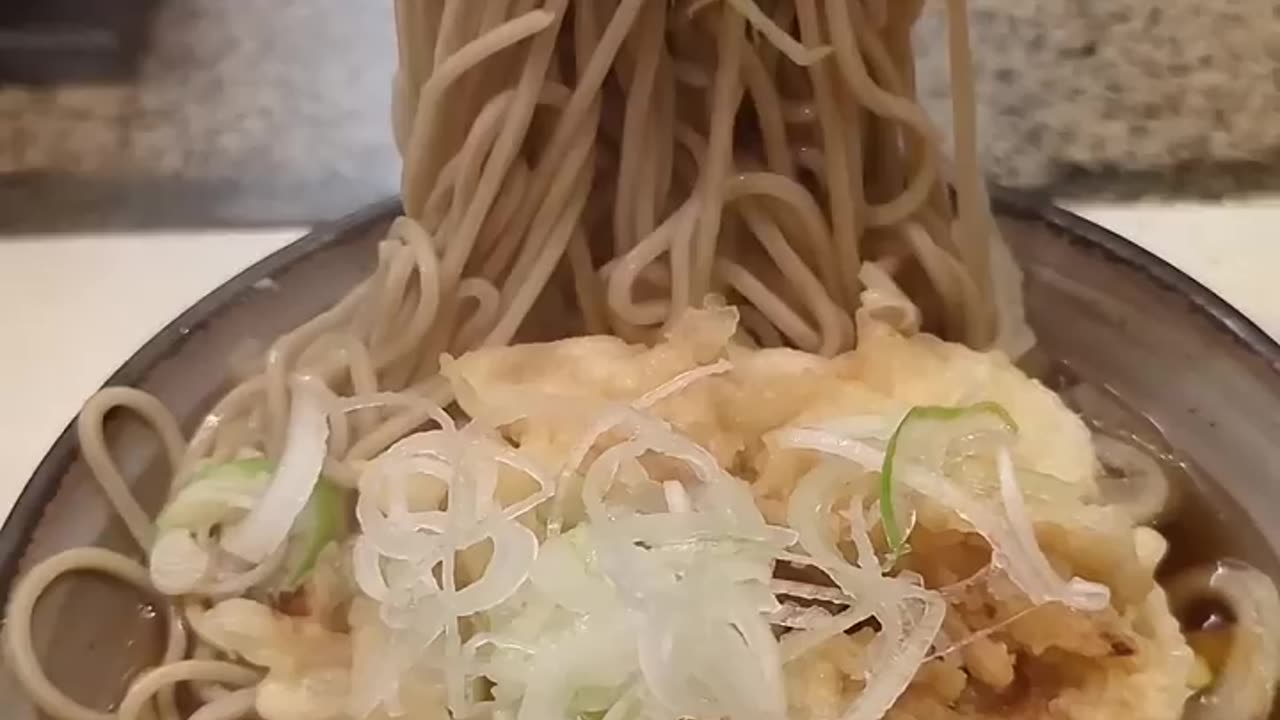 Only $3 for Fresh Handmade Soba?! 🤯 Hidden Gem in Tokyo’s Omoide Yokocho!
