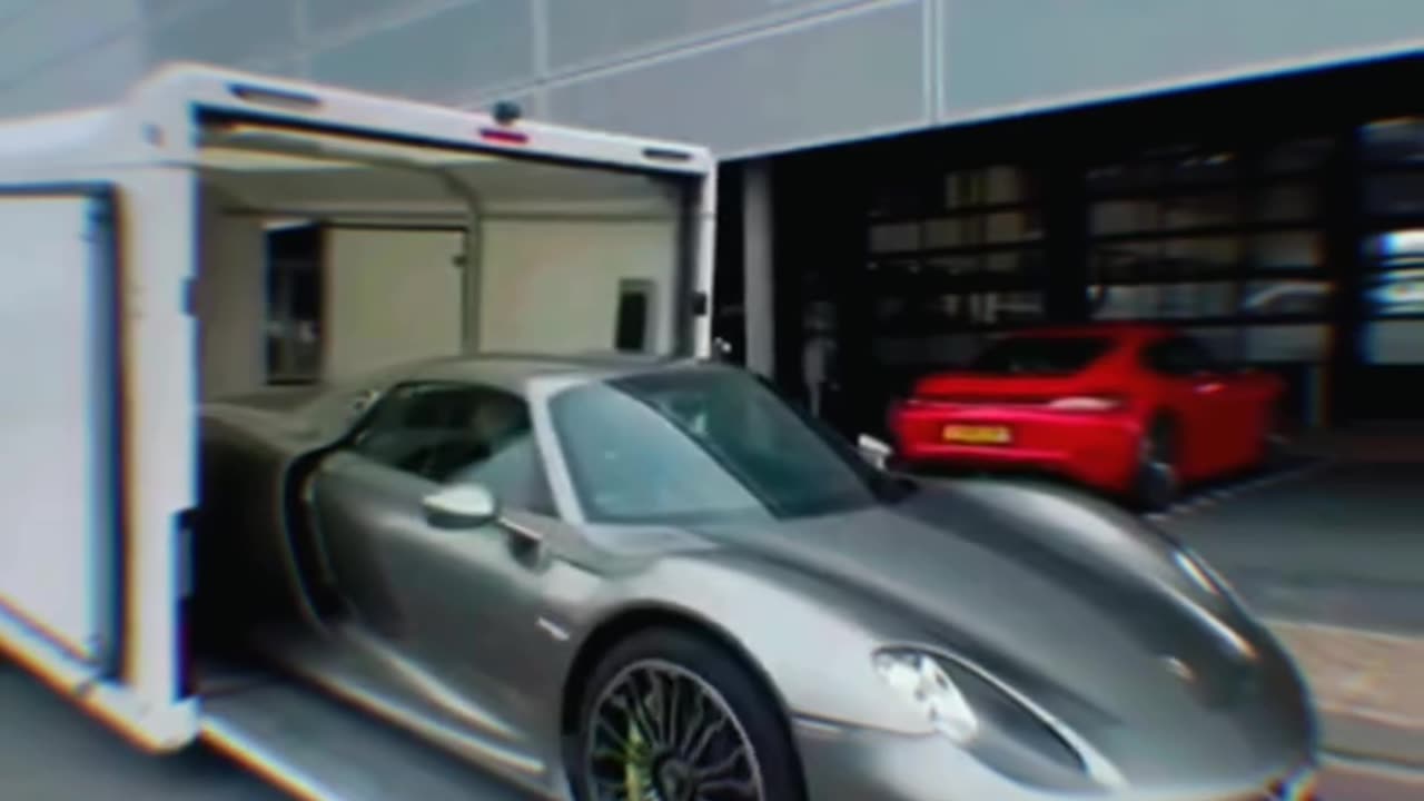 Epic Unveiling: Porsche Emerges from Enclosed Shipping!🚗✨
