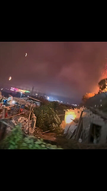 Una lluvia de fuegos artificiales causa incendio durante un 'show'
