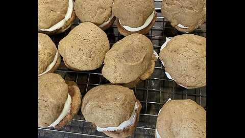 Pumpkin Whoopie Pies (Pumpkin Gobs)