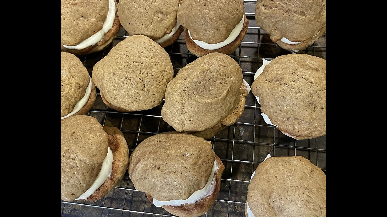 Pumpkin Whoopie Pies (Pumpkin Gobs)
