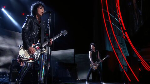 🎹☝🏻🎸🏟️🎤🤘🏻🥁 ABSO-ROCKIN'-LUTELY! JOAN JETT & THE BLACK🖤HEARTS 2015 ROCK & ROLL HALL OF FAME