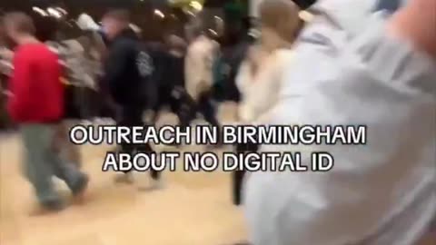 Digital ID protestors storm a shopping centre in Birmingham!