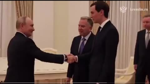 🚨BREAKING: Nhóm của Tổng thống Trump đang gặp Tổng thống Vladimir Putin tại Nga.