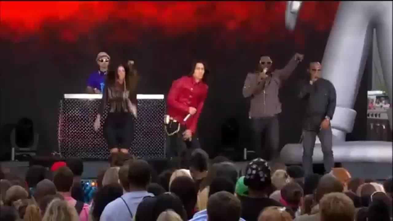 Black Eyed Peas - I Gotta Feeling HD Live in Chicago